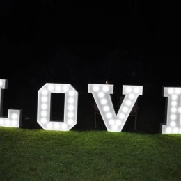 Świecący napis LOVE - Dekoracje świetlne