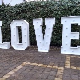 Napis LOVE! - Dekoracje świetlne