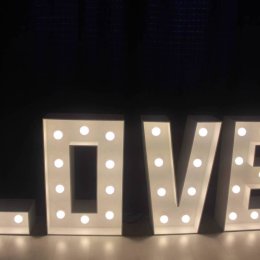 Elegancki napis LOVE - dwa rozmiary / wynajem - Dekoracje świetlne
