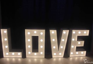 Elegancki napis LOVE - dwa rozmiary / wynajem