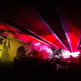 Pokaz laserowy z Firmą FIRE SHOW - pokazy laserowe i multimedialne. - Dekoracje świetlne
