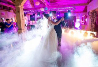 GetLight - dekoracje światłem, girlandy żarówkowe, napisy, ciężki dym.