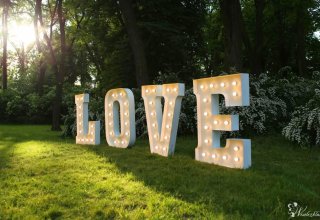 Napis LOVE, wynajem liter, piękna dekoracja ślubna litery