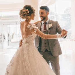 Pierwszy taniec- zajęcia na sali lub z dojazdem do klienta - Szkoła tańca