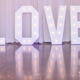 LOVE napis świecący - Dekoracje świetlne