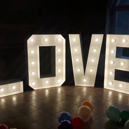 PODŚWIETLANY  NAPIS  LOVE  3D - Dekoracje świetlne