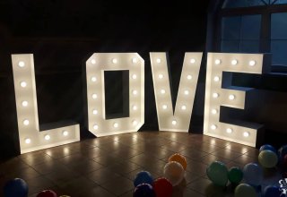 PODŚWIETLANY  NAPIS  LOVE  3D