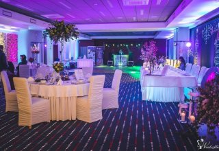 Dekoracje światłem - taniec w chmurach - ciężki dym - DJ