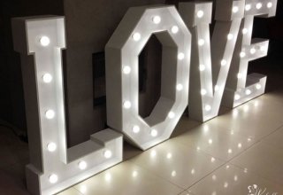 Napis LOVE - Marta Pawłowska