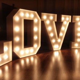 LOVE podświetlany napis - Dekoracje świetlne