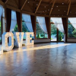 Piki-budka Napis LOVE - Dekoracje świetlne