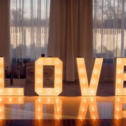 Oświetlimy - Napis LOVE - Dekoracje świetlne