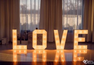 Oświetlimy - Napis LOVE