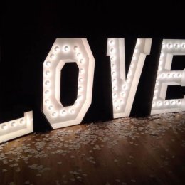 Podświetlany napis LOVE! Możliwy pakiet z Zaczarowaną Budką! - Dekoracje świetlne