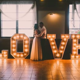 Drewniany napis LOVE wesele ślub podświetlany rustykalny - Dekoracje świetlne