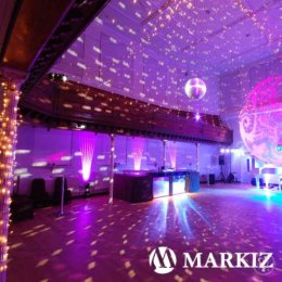 DEKORACJA ŚWIATŁEM + CIĘŻKI DYM + AŻUROWY NAPIS LOVE - Dekoracje świetlne