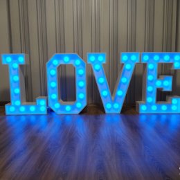 FunFotoParty - Napis LOVE - Dekoracje świetlne