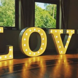 Świetlny napis LOVE - Idealny na dekorację ślubną! - Dekoracje świetlne