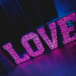 NAPIS LOVE Artmedia - Dekoracje świetlne