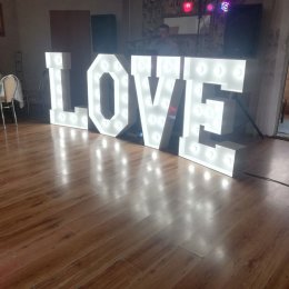 Napis Love ledowy. I inne atrakcje. - Dekoracje świetlne