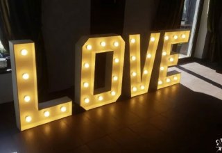 Michał Osiński napis LOVE