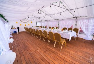 Wynajem Namiotów, Podłoga drewniana, Wyposażenie - stoły, krzesła