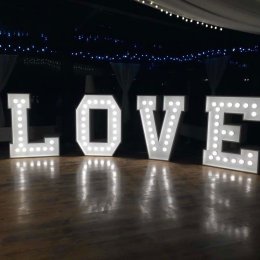 Napis LOVE Grzegorz Pacak - Dekoracje świetlne