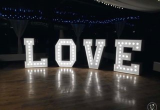 Napis LOVE Grzegorz Pacak