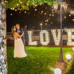 M&M Show, dekoracja światłem, napis love, taniec w chmurach, dj - Dekoracje świetlne