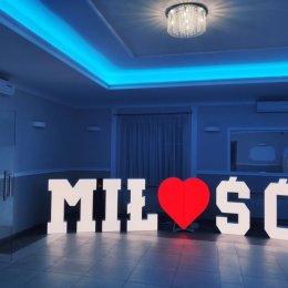 Wynajem wyjątkowego napisu MIŁOŚĆ - Dekoracje świetlne