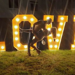 Napis LOVE FUNBej - Dekoracje świetlne