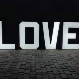 Wynajem podświetlany napis LOVE - Dekoracje świetlne