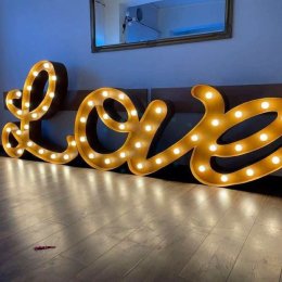 Napis LOVE♥️❣️💒 - Dekoracje świetlne