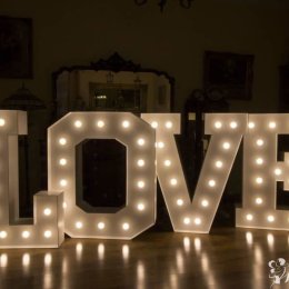 Napis LOVE wynajem ślub, wesele, sesja zdjęciowa - Dekoracje świetlne