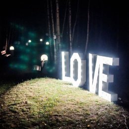 Retro Napis LOVE - Dekoracje świetlne