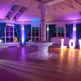 Napis LOVE, Dekoracja sali światłem - Dekoracje świetlne