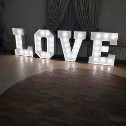 Napis LOVE - Dekoracje świetlne