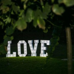 Napis Love Daniel Sulima - Dekoracje świetlne