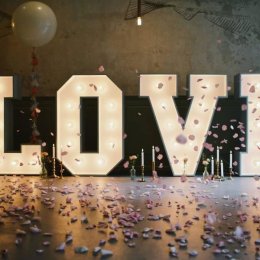 Napis LOVE Daria Potyczka - Dekoracje świetlne