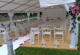 Namioty / stoły / krzesła / zastawa stołowa / ścianki dekoracyjne