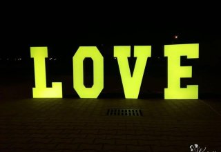 Napis LOVE 100cm LED RGBW na wesele