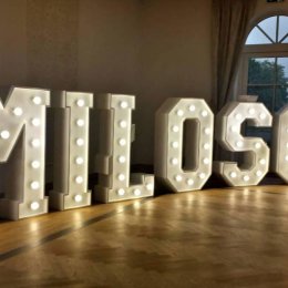 Podświetlany napis MIŁOŚĆ - Dekoracje świetlne