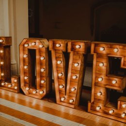 Napis LOVE Cuda Wianki - Dekoracje świetlne