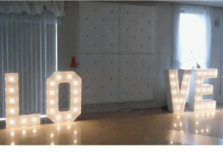 Wynajem napis LOVE BS MAGIC