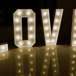 Napis LOVE dekoracja - Dekoracje świetlne