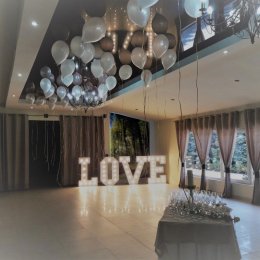Napis Love Hubert event - Dekoracje świetlne
