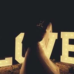 Napis LOVE / Taniec w chmurach / Dekoracja Światłem LED - Dekoracje świetlne