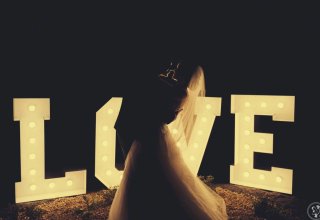 Napis LOVE / Taniec w chmurach / Dekoracja Światłem LED