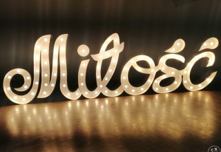 Napis MIŁOŚĆ do wynajęcia