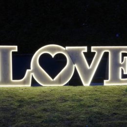 Nikola Osiecka drewniane LOVE - Dekoracje świetlne